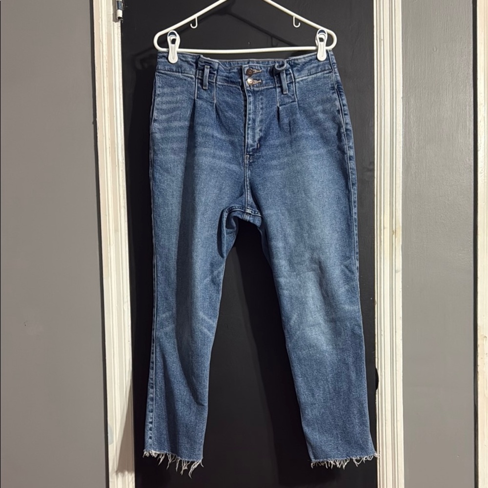 Hollister Curvy Ultra High-Rise Mom Jean Stretch Sz 11R Inseam: 25.5”